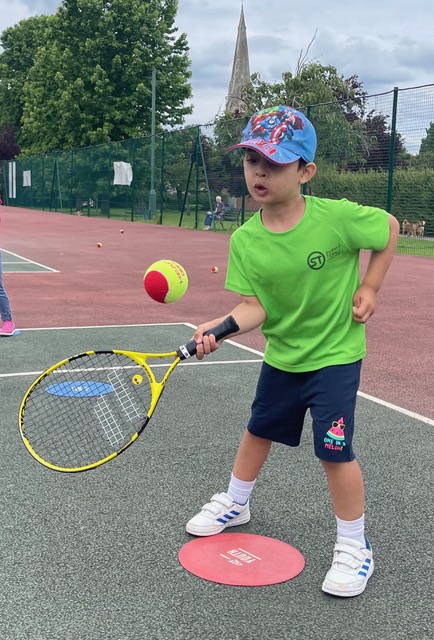 Weybridge and Cobham tennis lessons for children and tots
